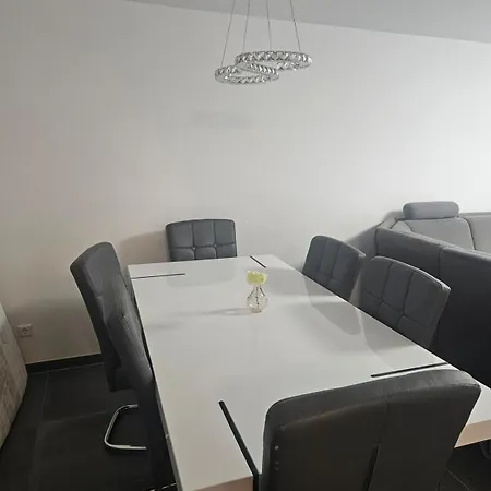 Beautiful With Terrace In A Quiet Location Apartamento